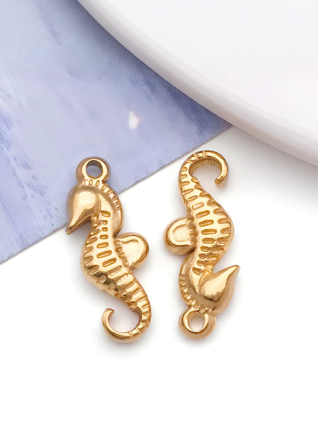 1 dona 8x21x4mm, 1.7mm teshik, ichki haqiqiy oltin massiv kichik delfin, 1.25g
