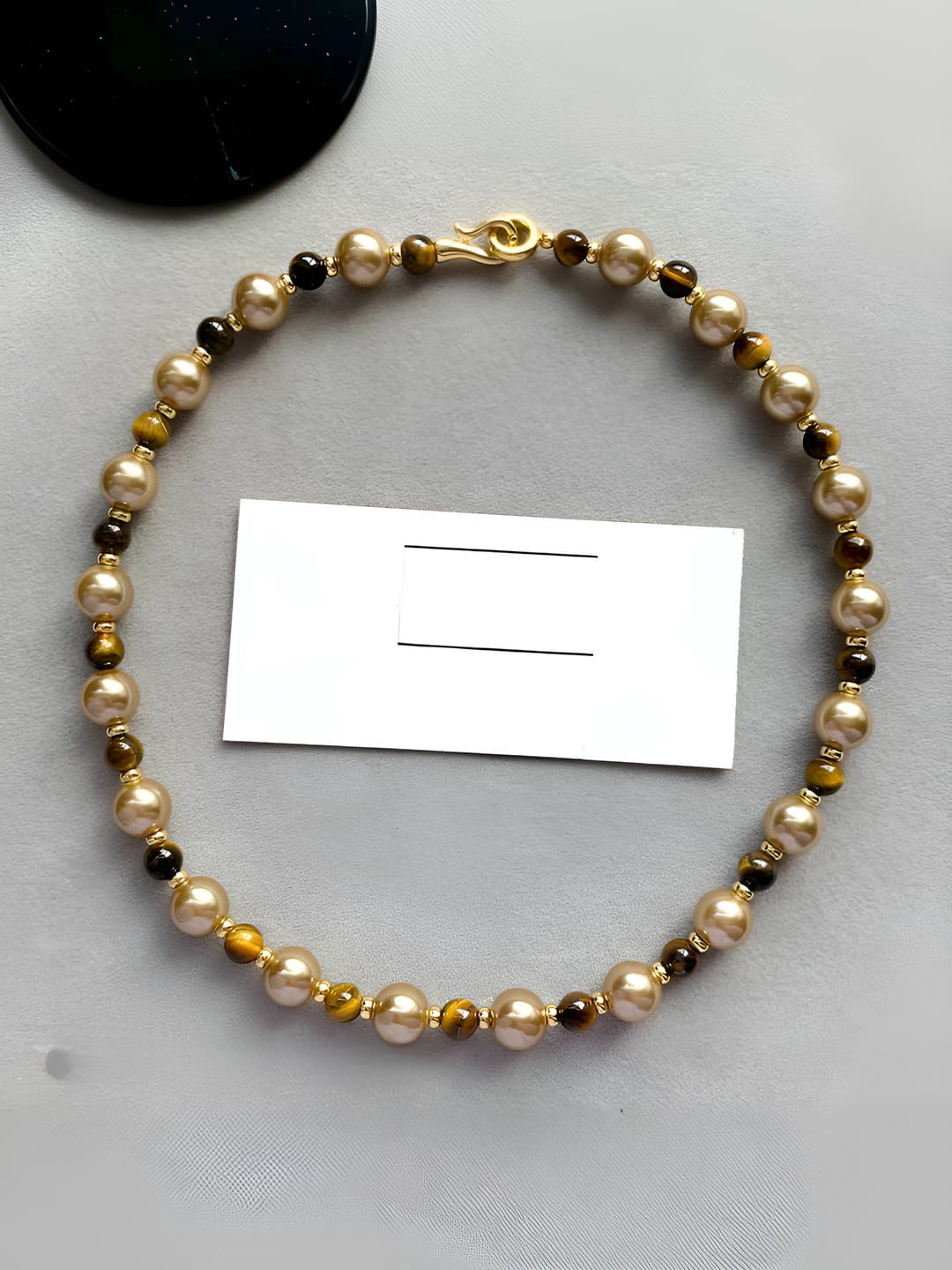 Women's retro chain with pearl and tiger's eye in gold-brown tones