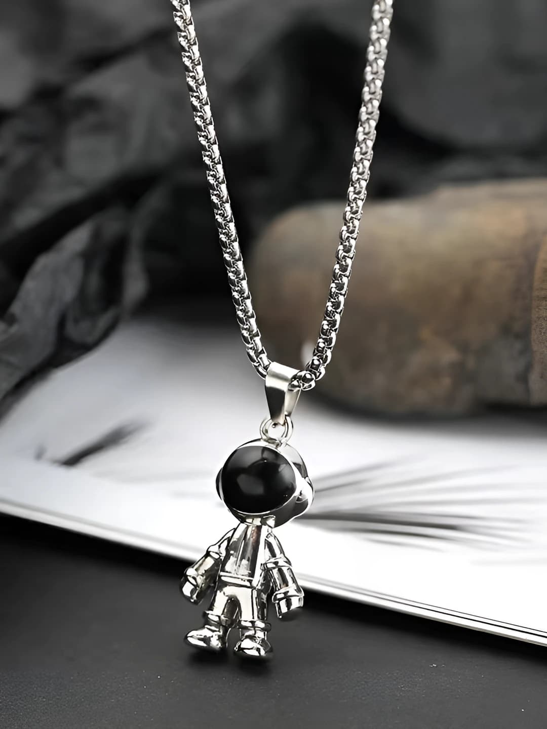 Astronaut + 60 cm titanium chain
