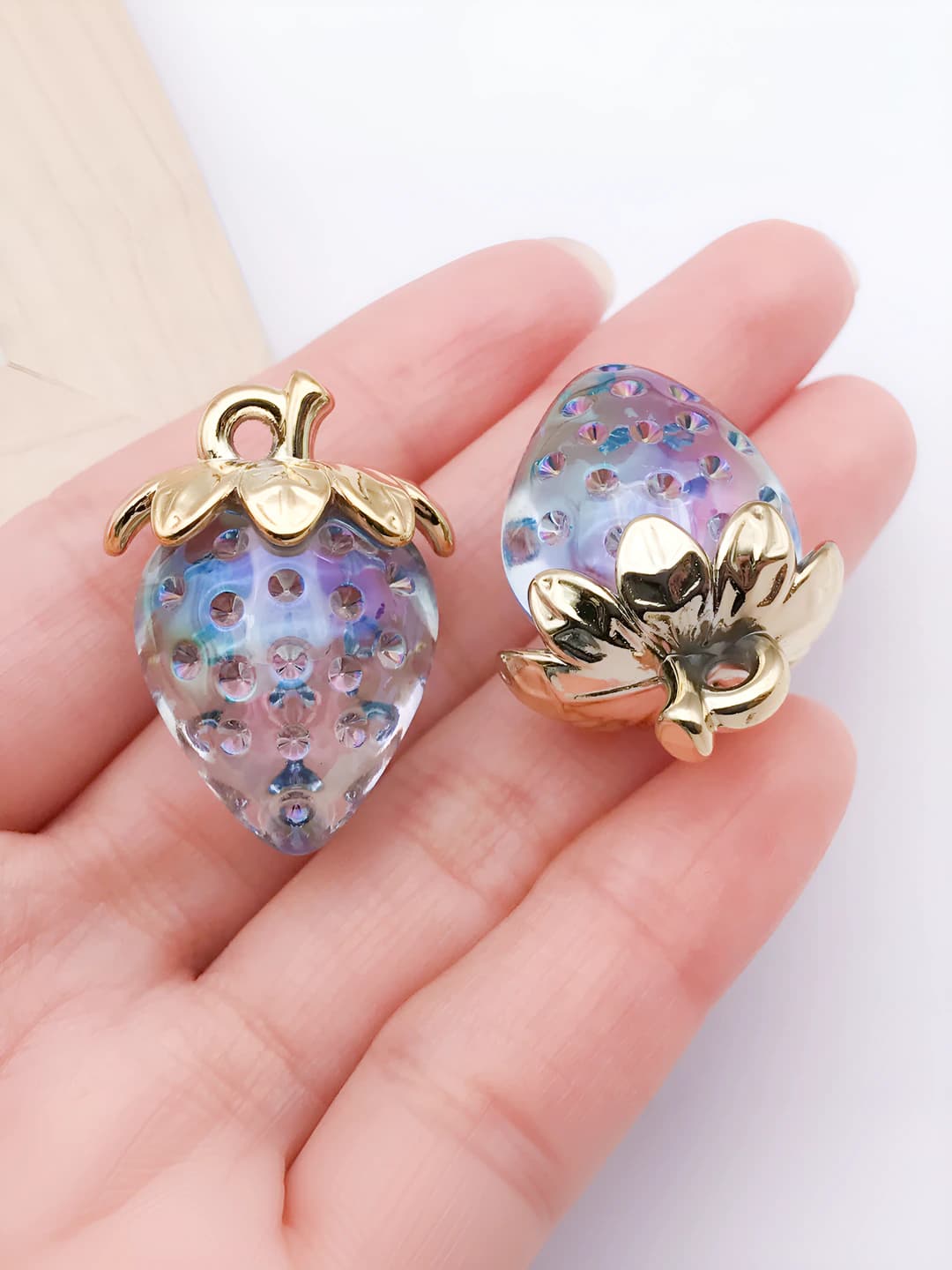 1 pc clear blue AB resin strawberry 31x23mm