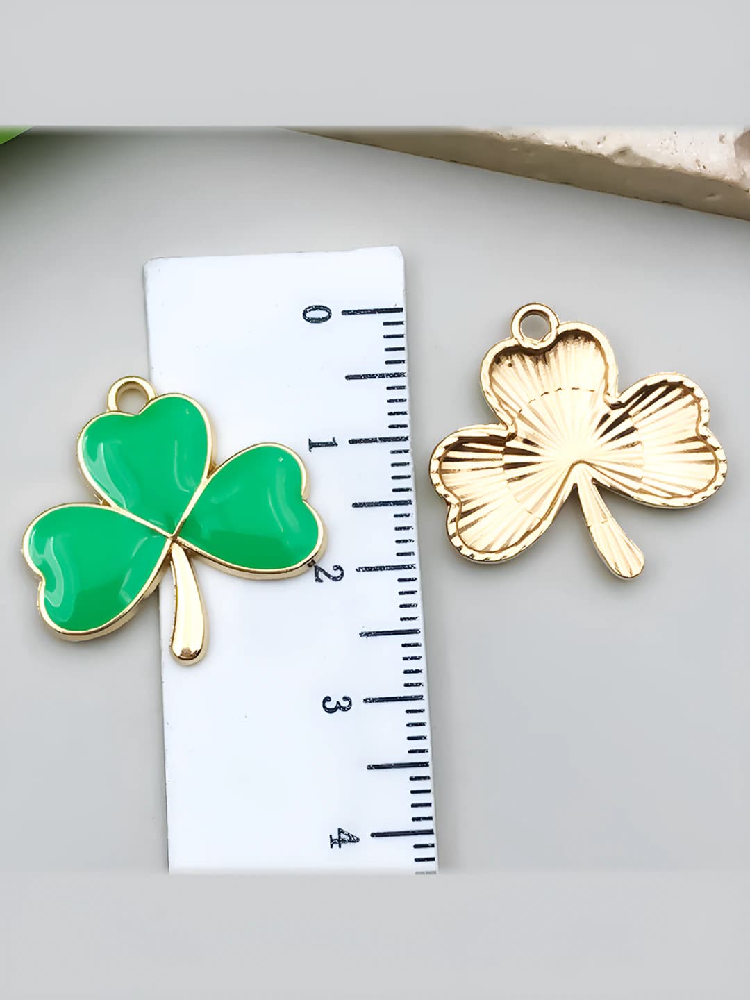 1 pc enamel large Irish clover 23x23mm-1.7g