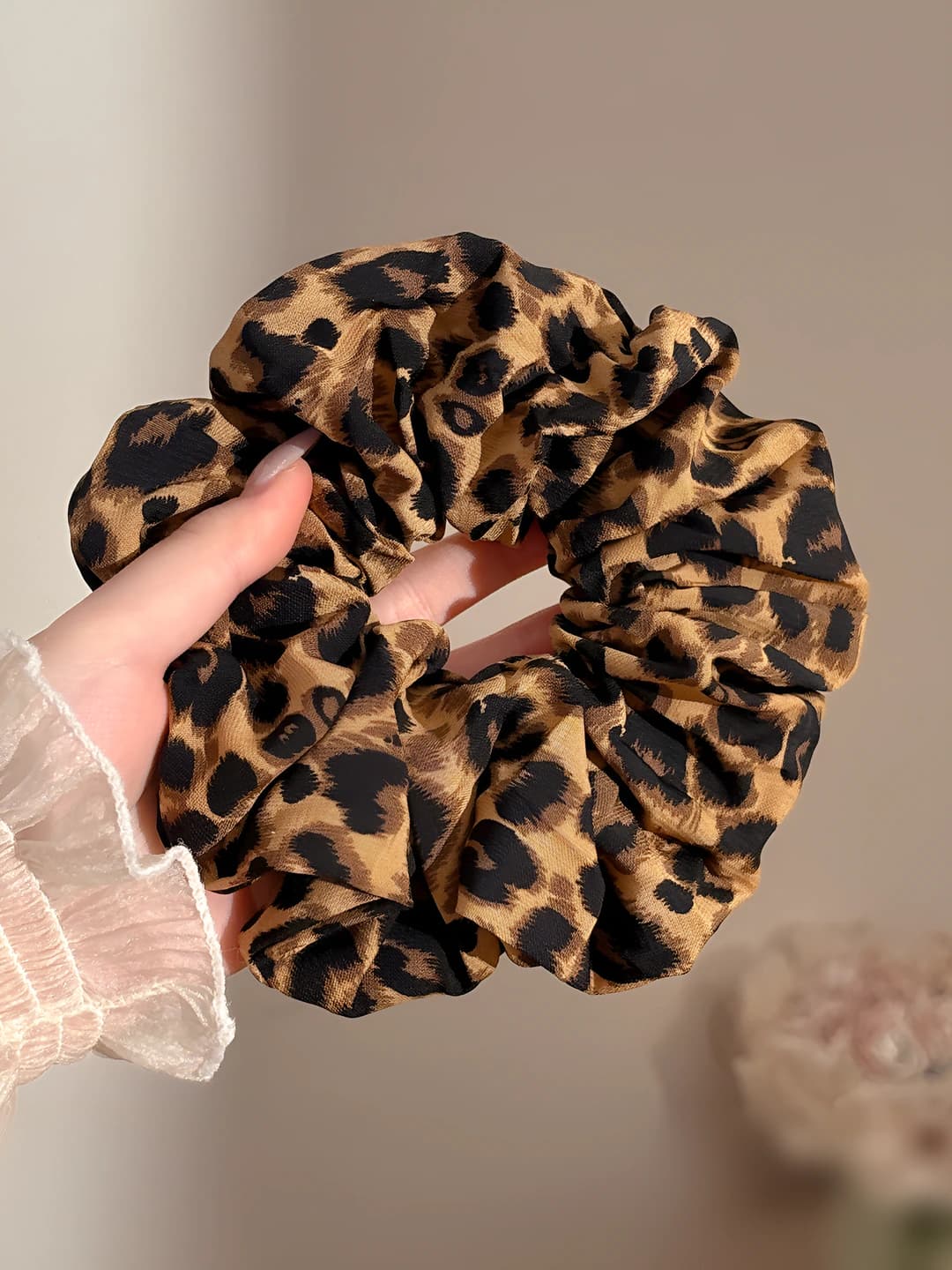 Katta leopard soch tasi taxminan 16 cm