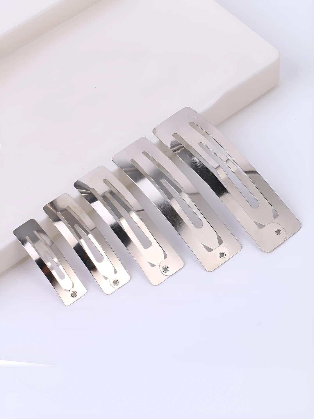 4-8 sm kvadrat metal soch toʻgʻnagʻichlari (BB klipslar), oltin va kumush rangli elektroplating, asosiy material