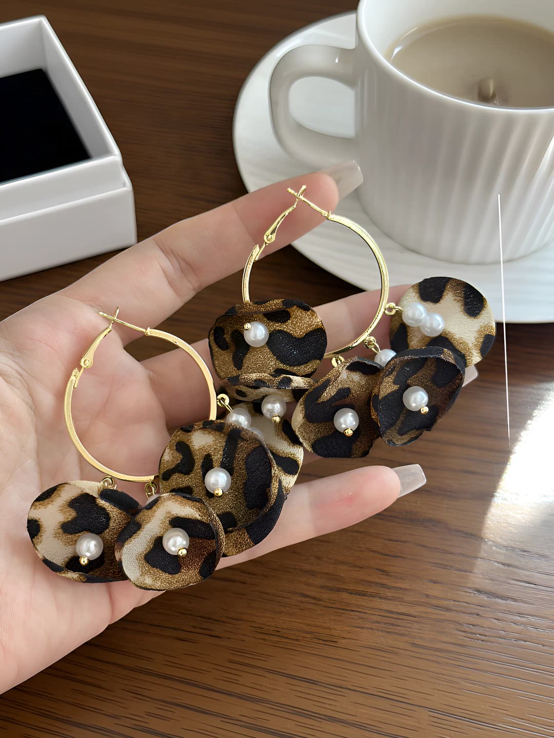 Women's autumn-winter retro style large circle hoop earrings with brown leopard print flowers and tassels