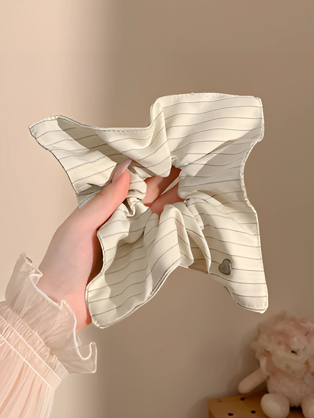 4# Yurak yo'l-yo'l - kvadrat, oqsimon, ~22*22 cm