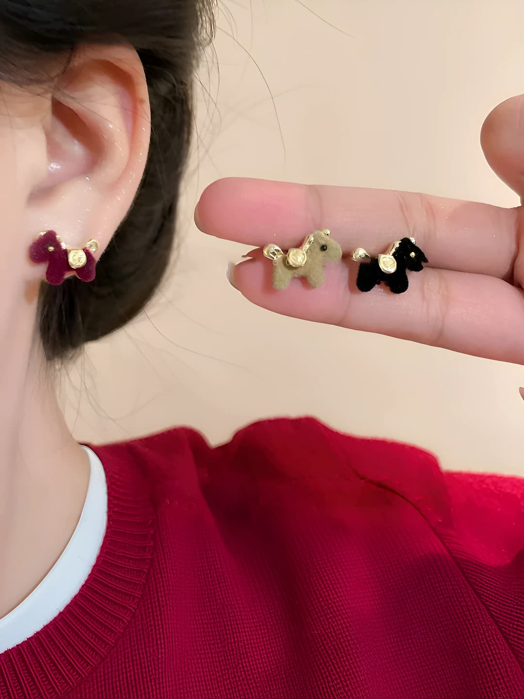 Women's autumn-winter 2026 horse earrings, alloy, electroplating, velvet, cute style