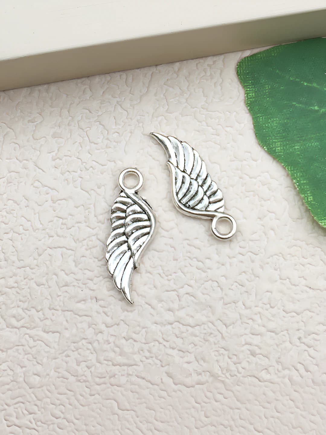 Feather wings 8x22mm 0.6g