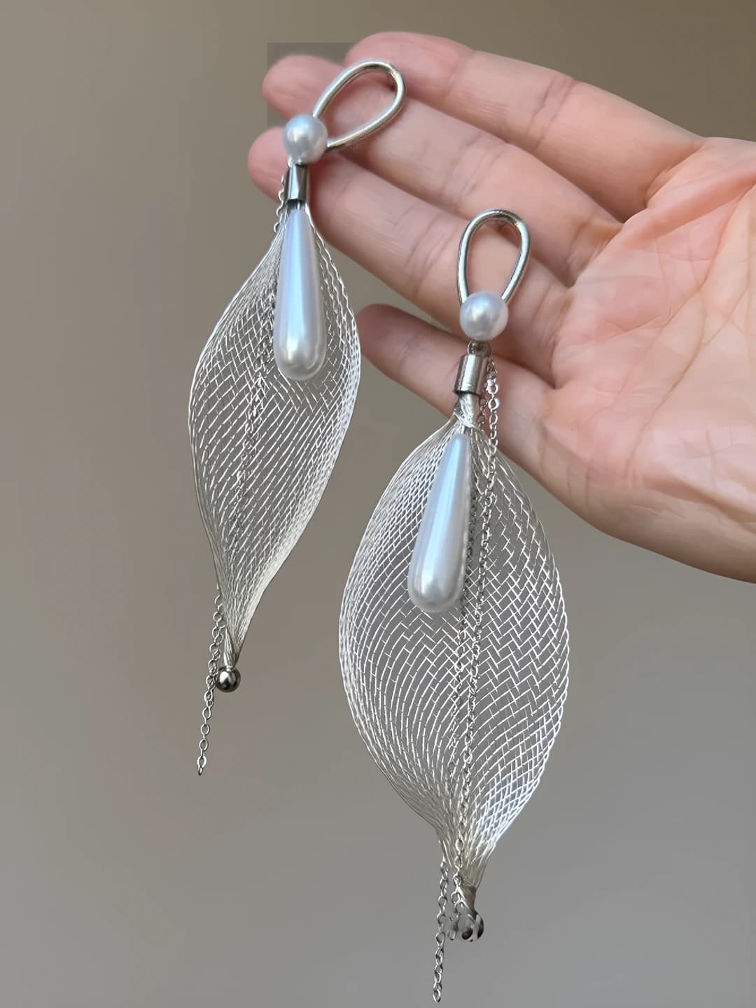 Mesh calla earrings (pair)