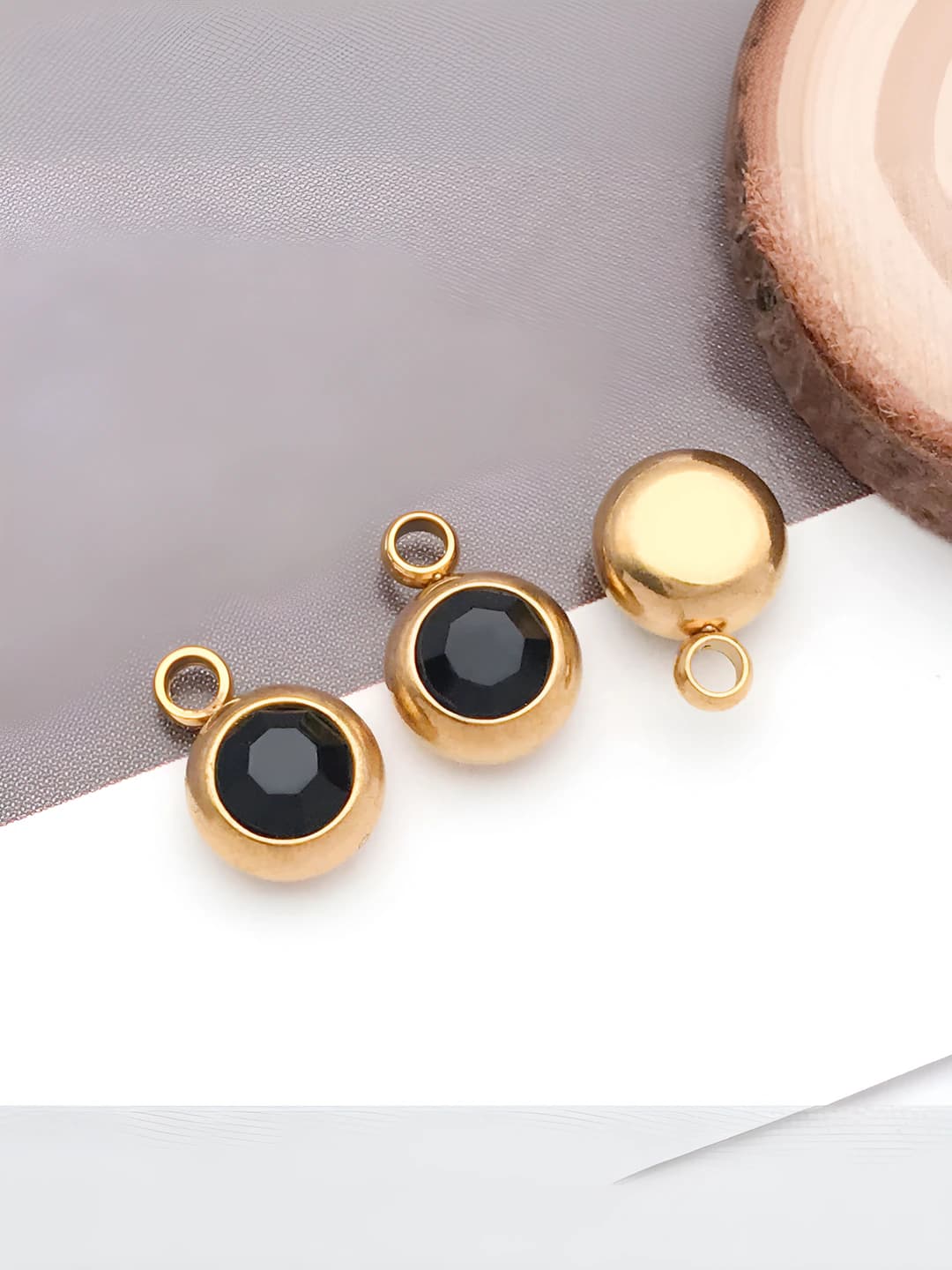 Gold 6x8.5x4mm horizontal 1.5mm black 12 stones 0.5g