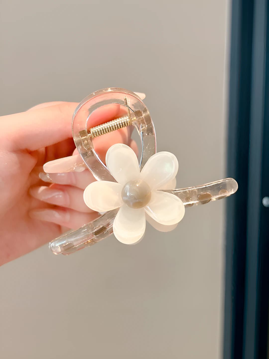 1# Beige 5-petal flower 8cm