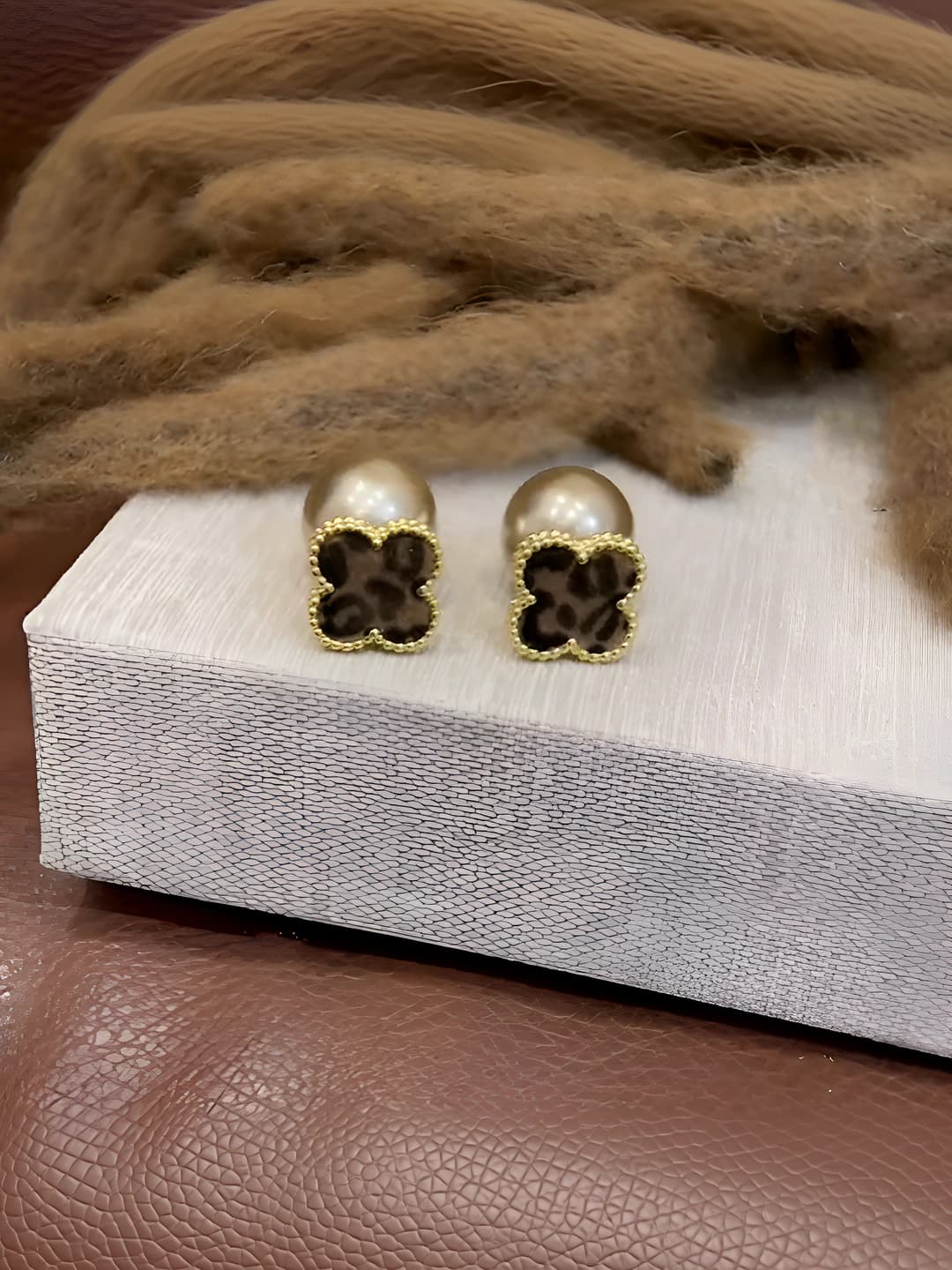 Leopard four-leaf clover