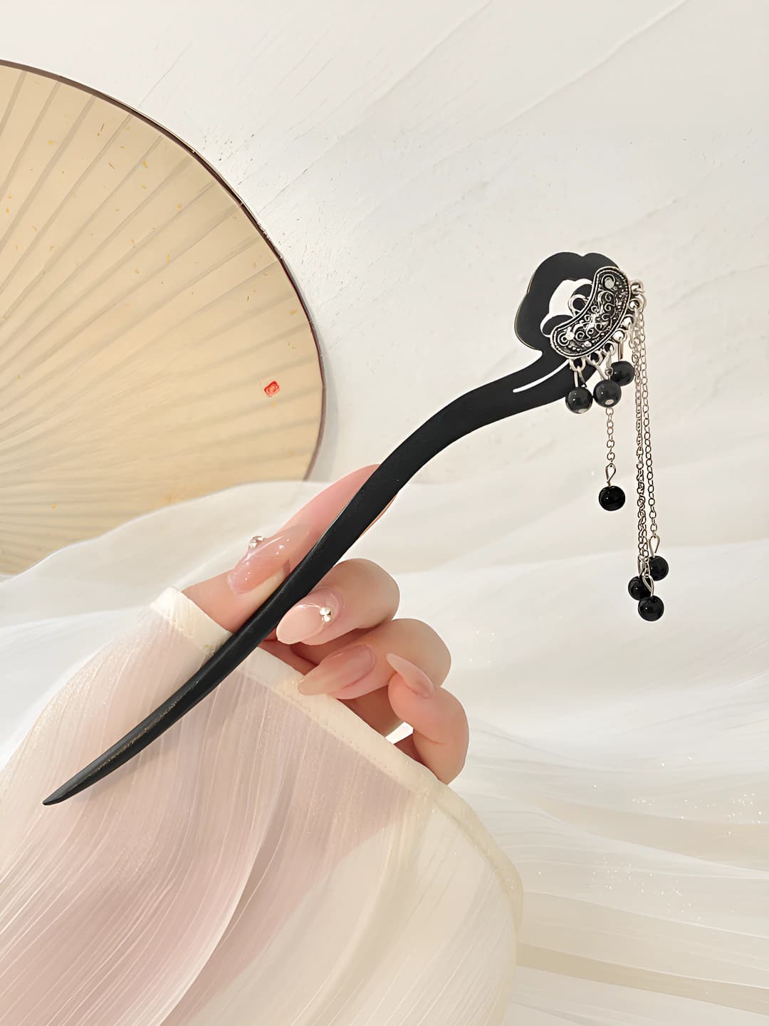 Auspicious cloud black bead hairpin