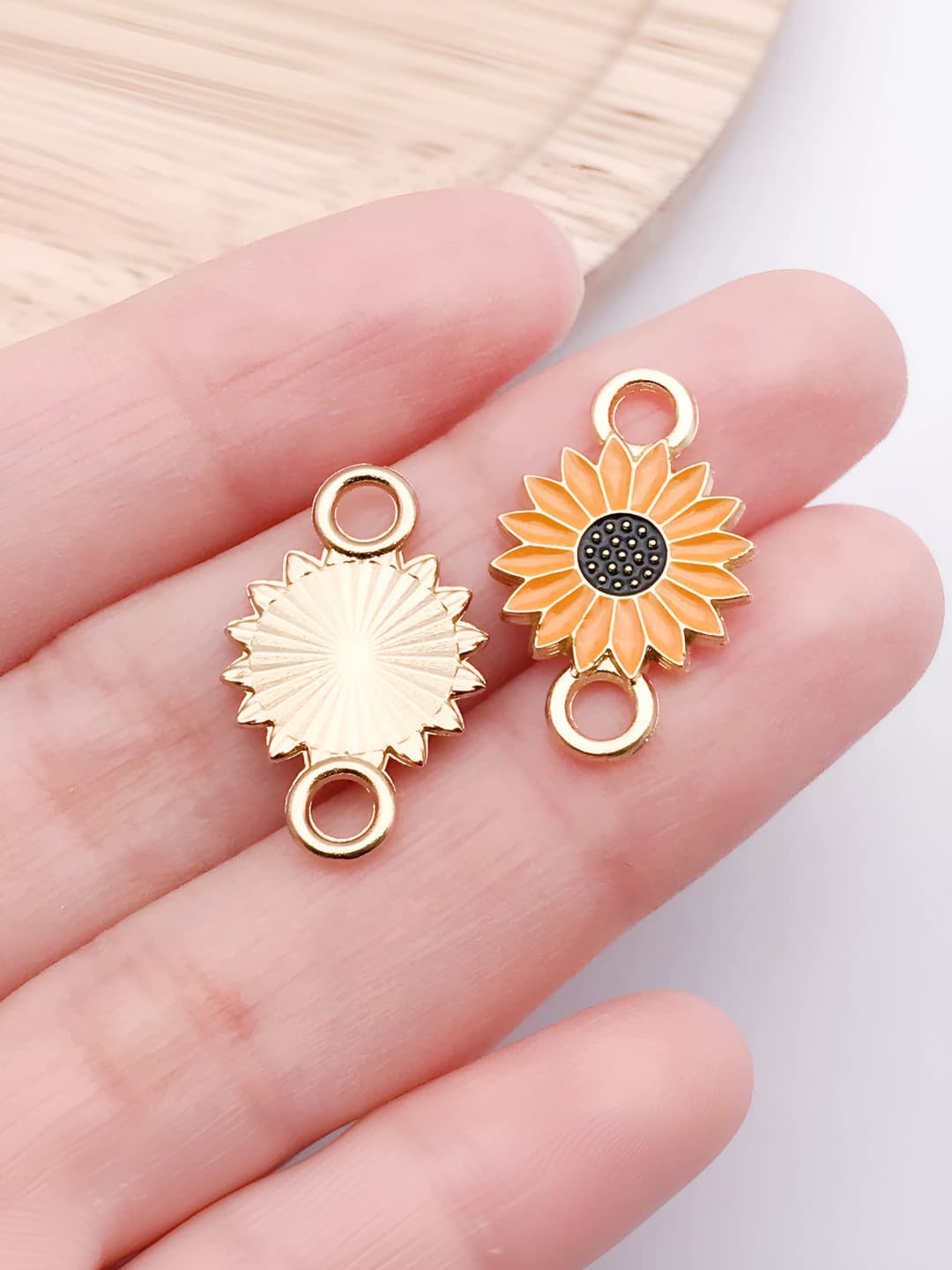 1 pc orange flower 21x13x1mm