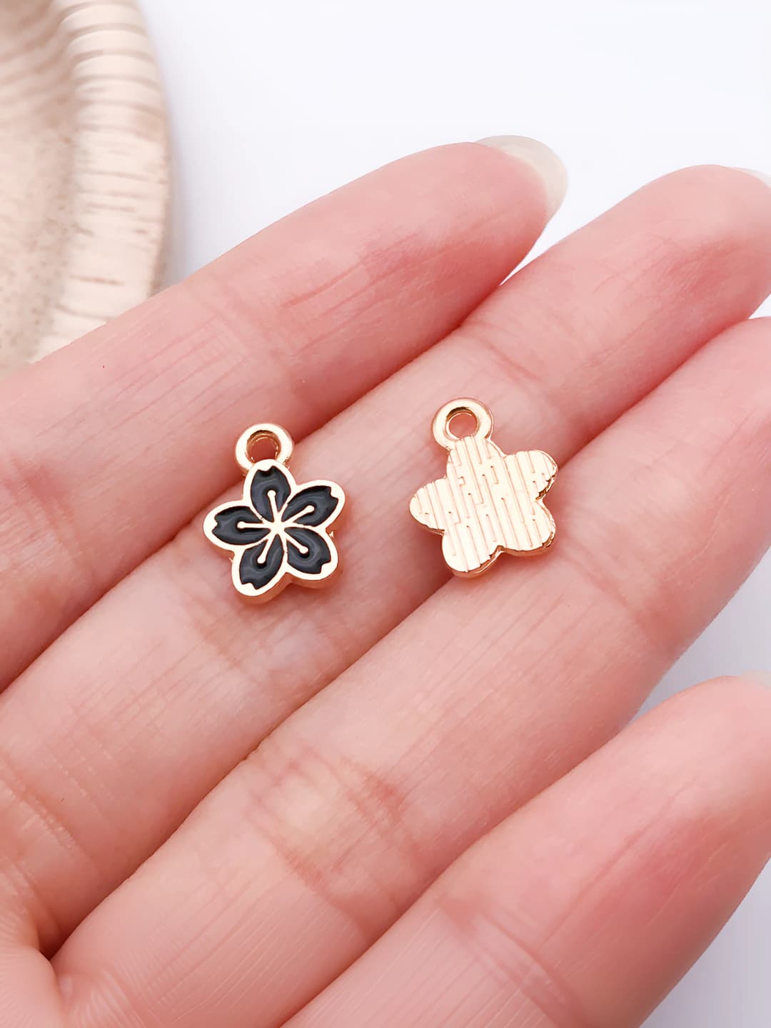 1 pc, black, 9x12mm, 0.5g