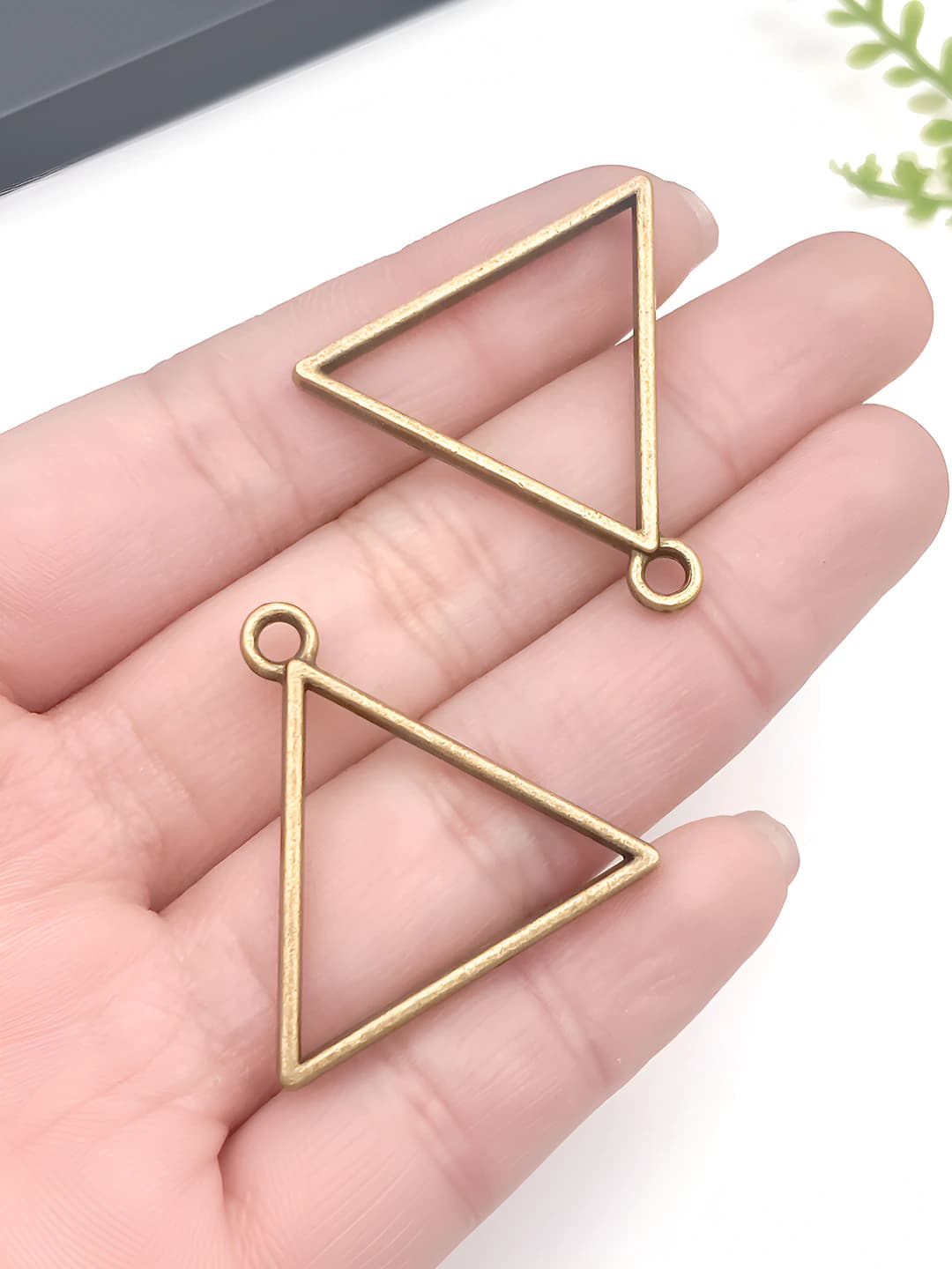 Бирюзовый треугольник 29x28mm-2.2g
