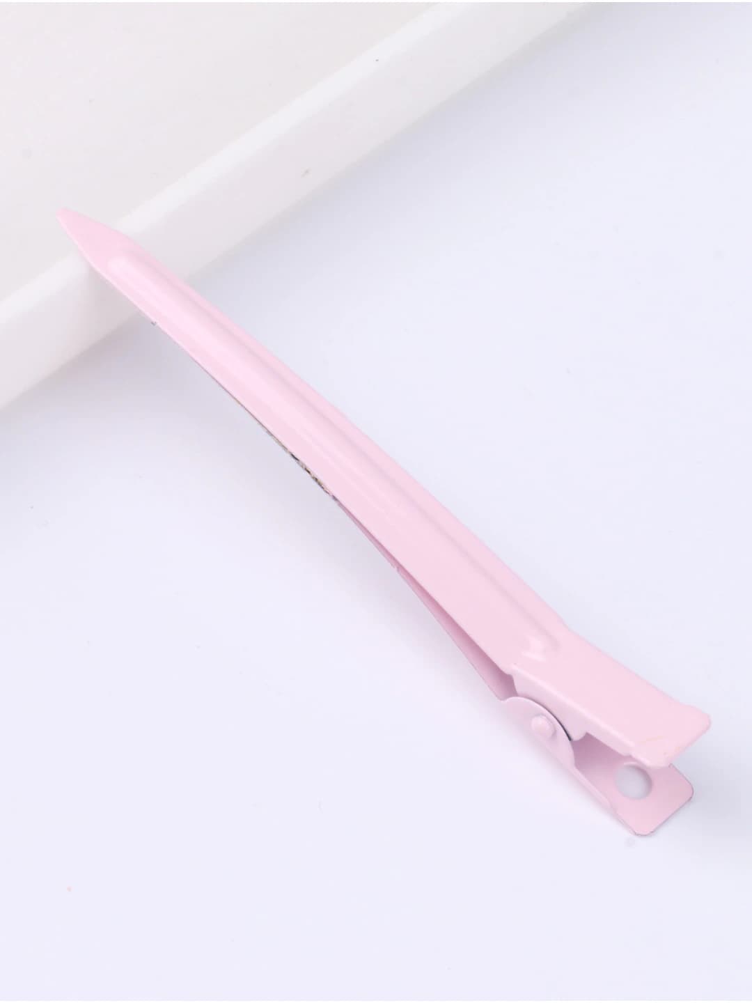 Pink pointed clip