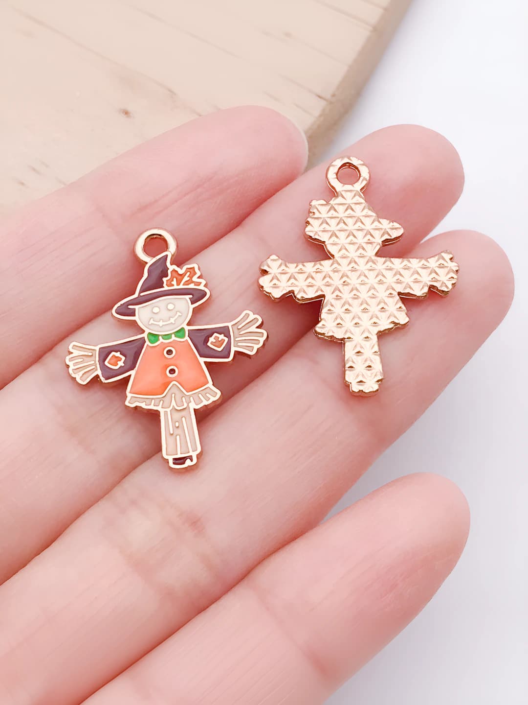 1 pc orange epoxy resin scarecrow