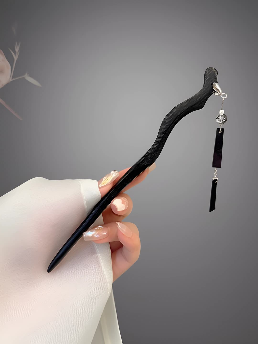 Shell tassel hairpin
