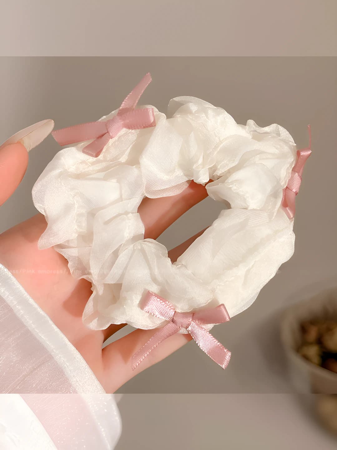 2# Pink bow creamy white