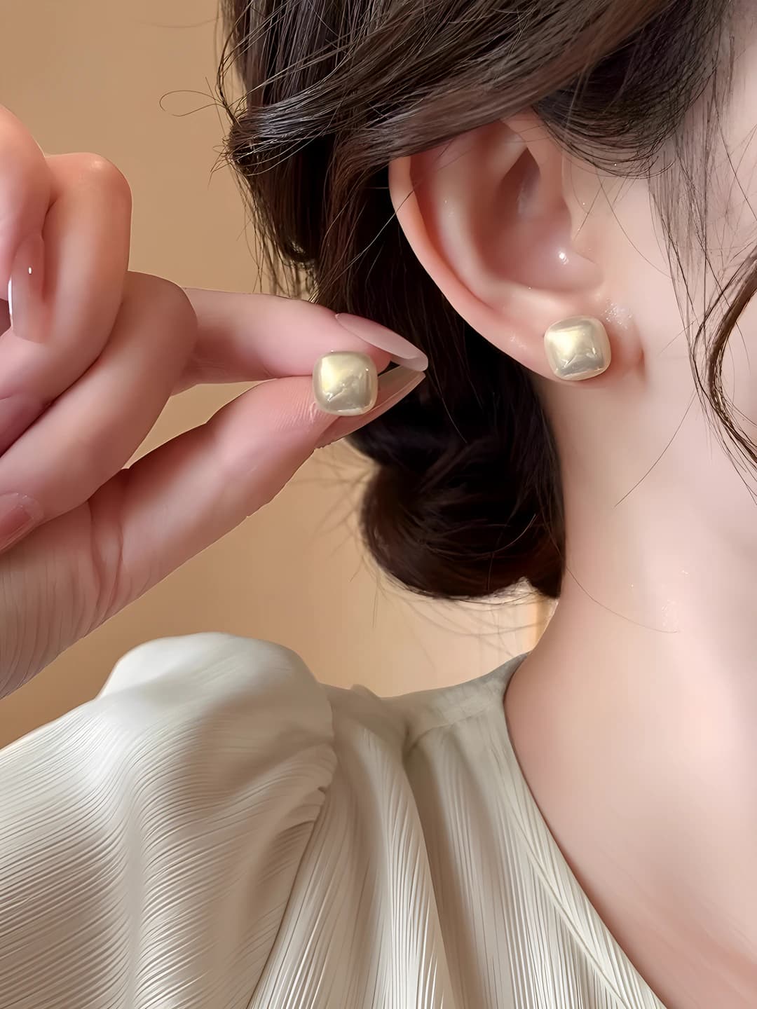 Cube pearl stud