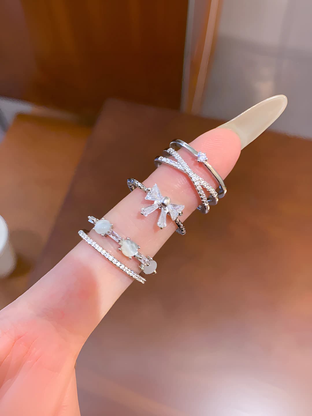Women's adjustable ring with zircon and bow design