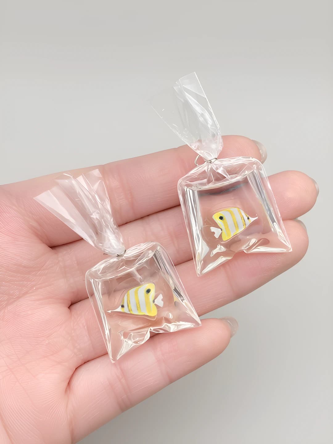 1 yellow-white striped small fish 52x24mm-3.3g-21512