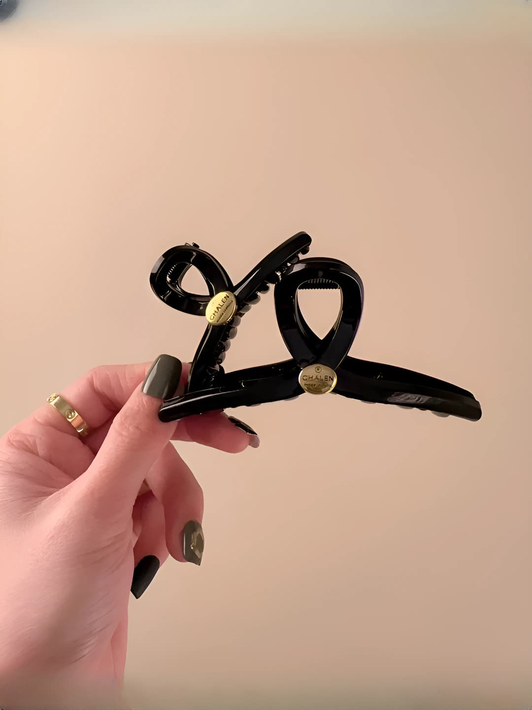 Women's hair clips and combs: 2026 new style acrylic claw clip with gold logo, Chanel style, medium size