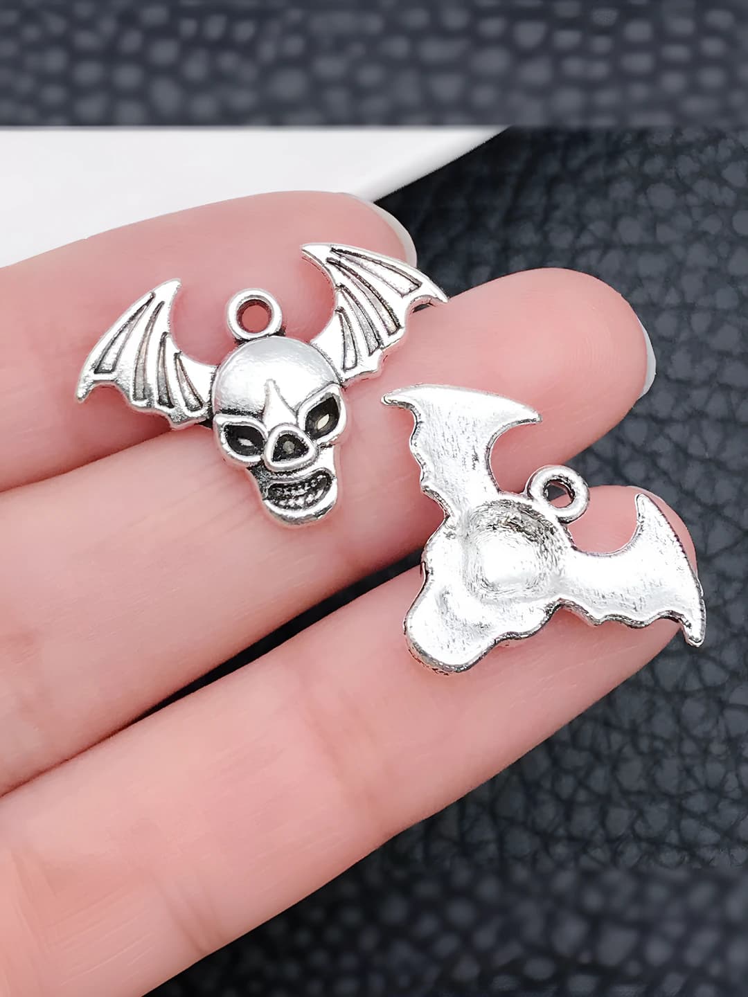 1 pc Halloween winged skeleton 23.7x17mm-1.4g