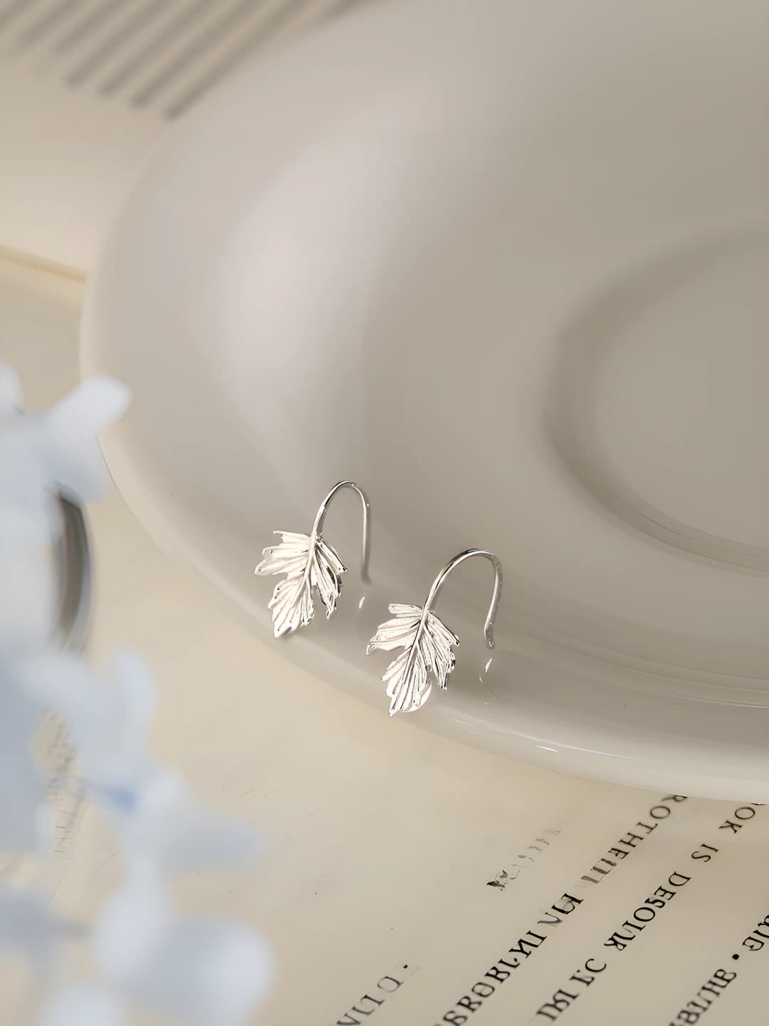 Women's Korean style 925 silver post simple and delicate maple leaf earrings