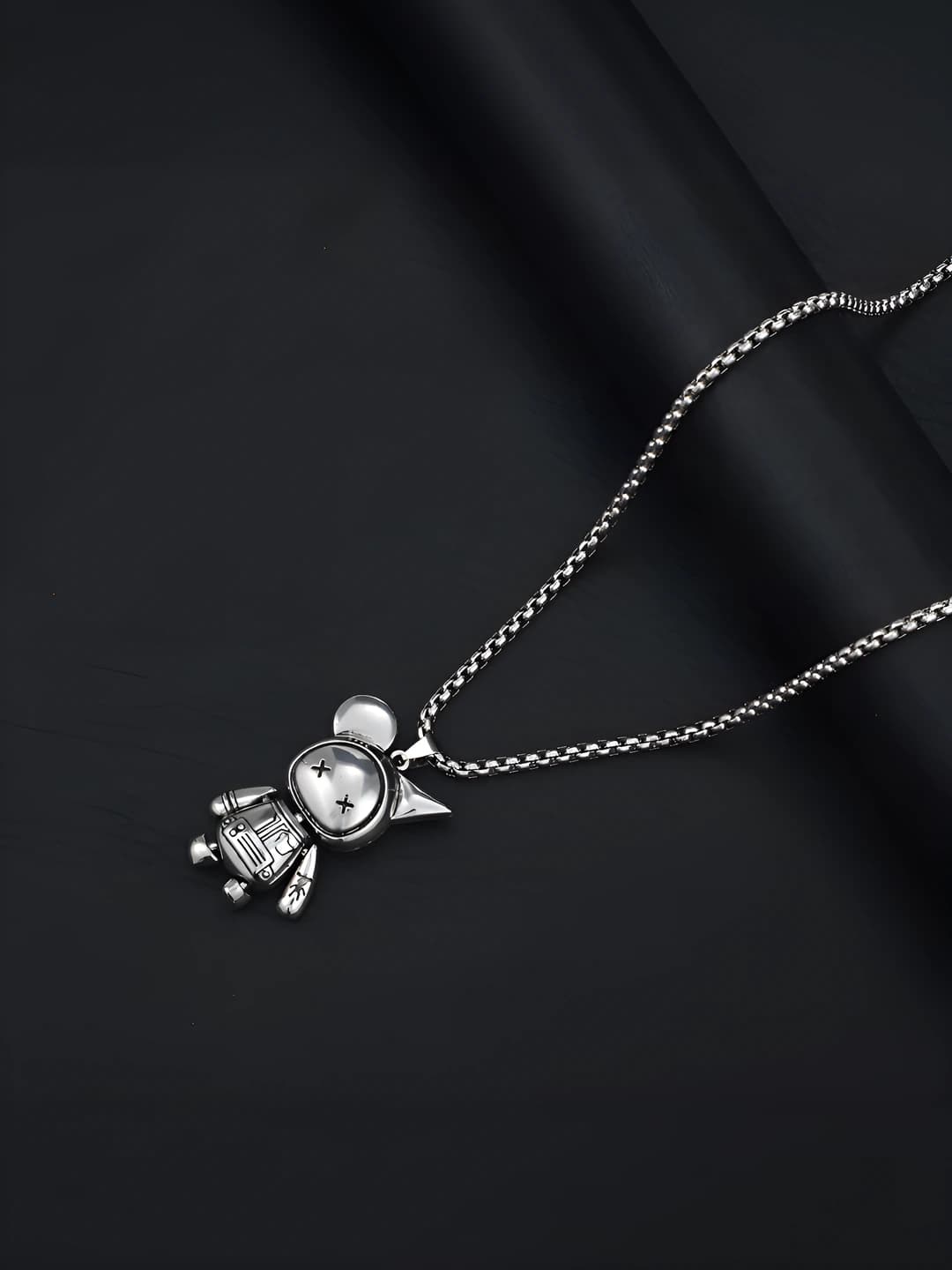 Little monster - movable limbs - square pearl chain 70 cm