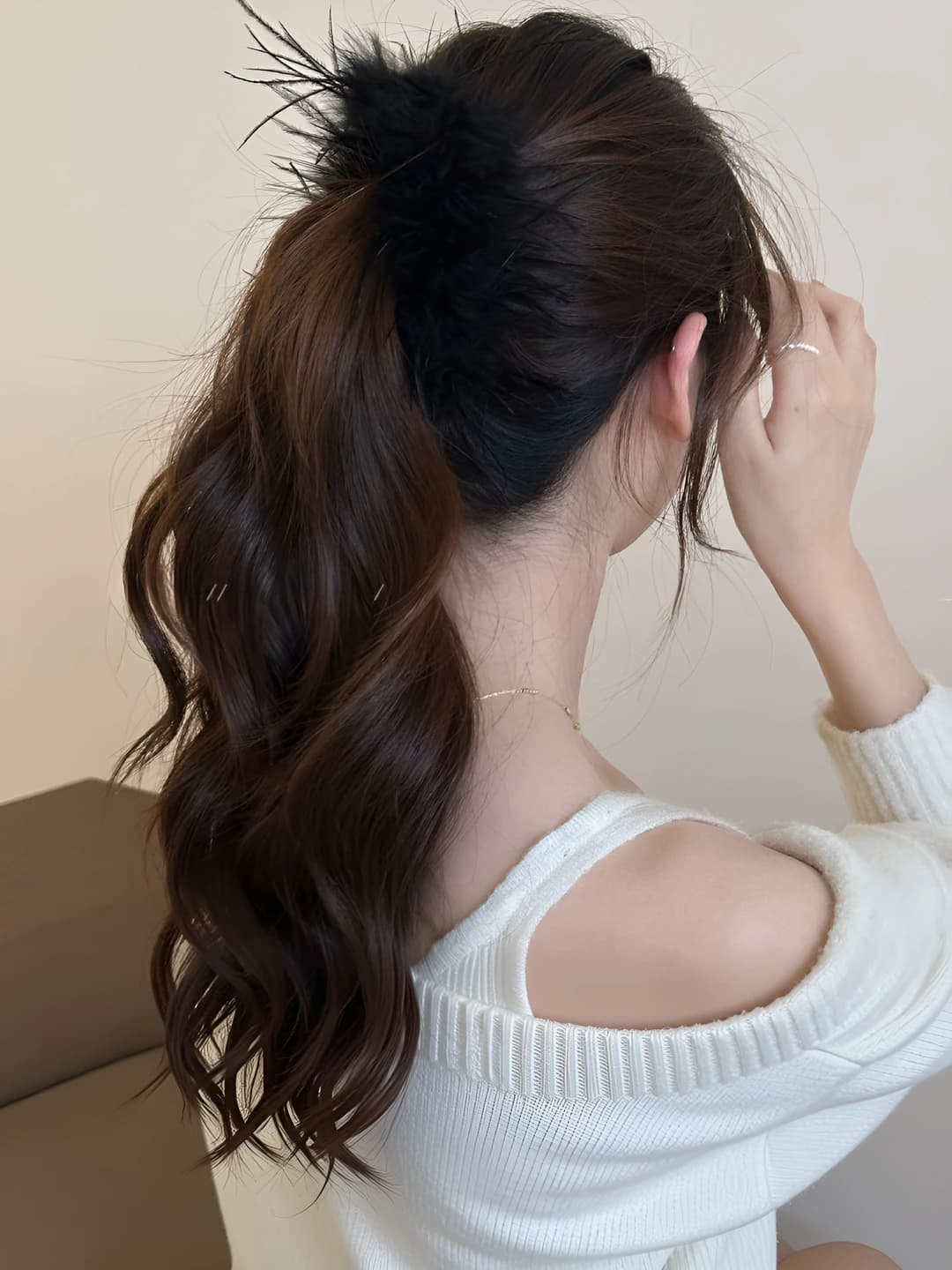 Women's fluffy feather hair clips and combs for autumn-winter 2026, sweet and cool style, high ponytail, banana clip