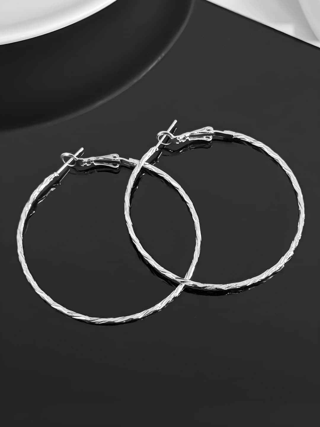 Silver thin hoop