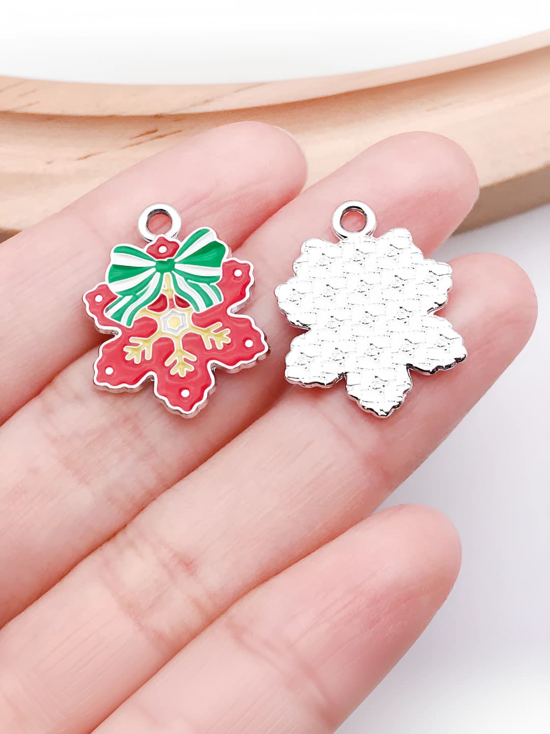 White K red bow snowflake 22x17mm-1.3g