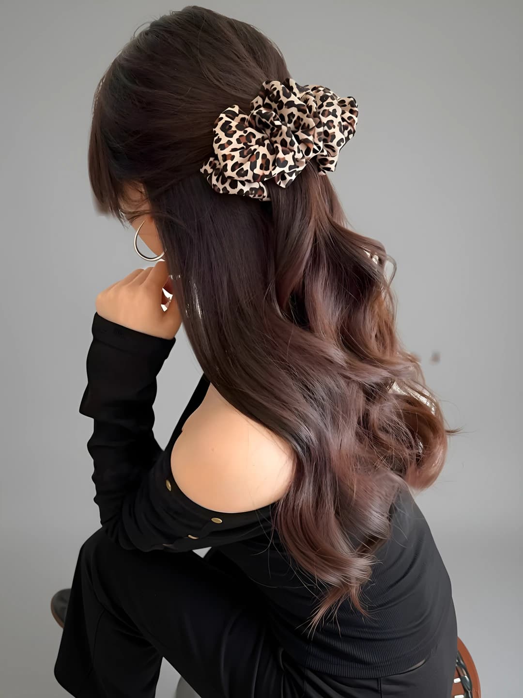 3# Bej kofe leopard banan klipsi - poydevi 10 sm, umumiy 11.5 sm