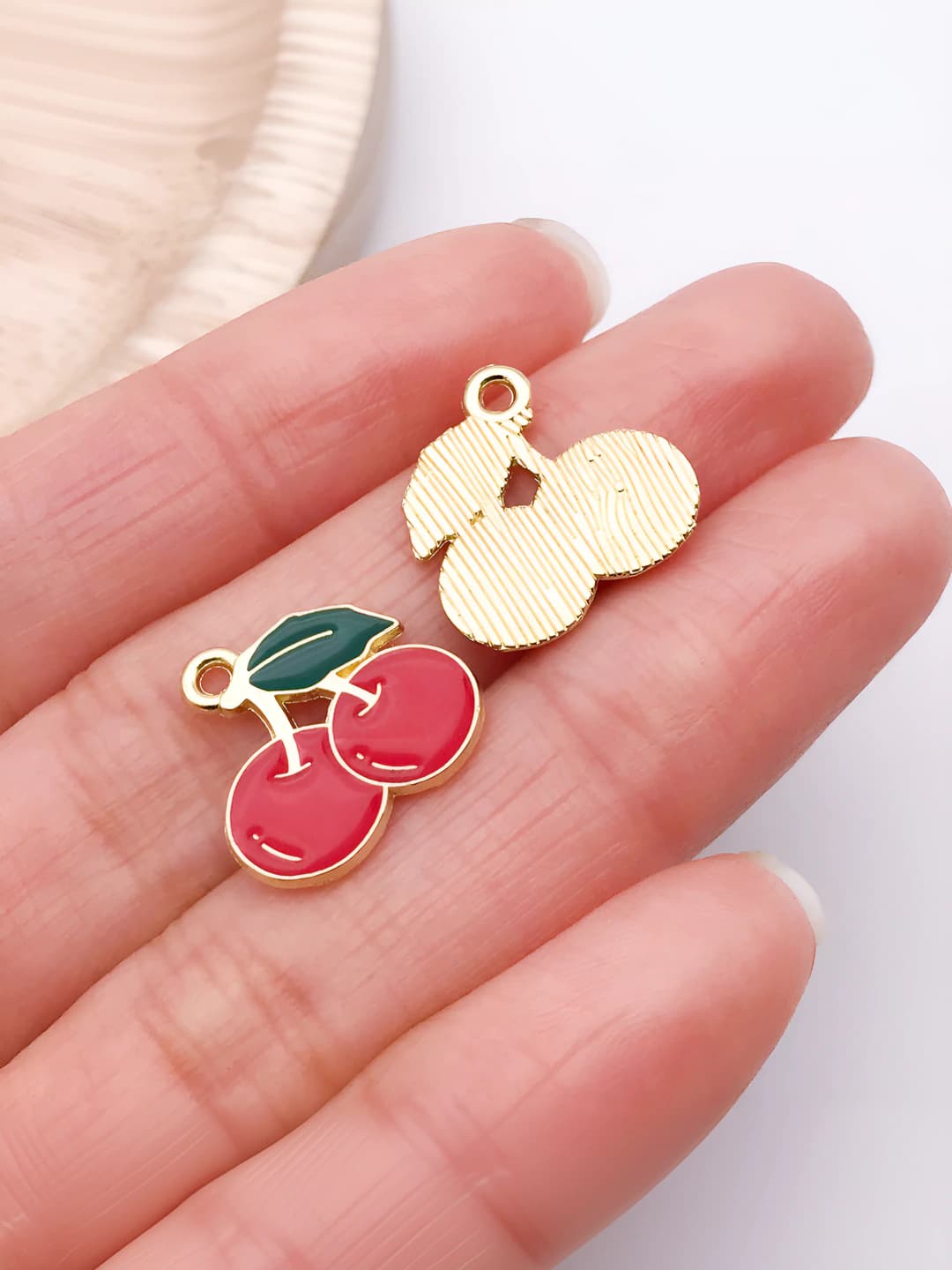 Qizil damla meva qora olcha 15x15x1mm-0.6g