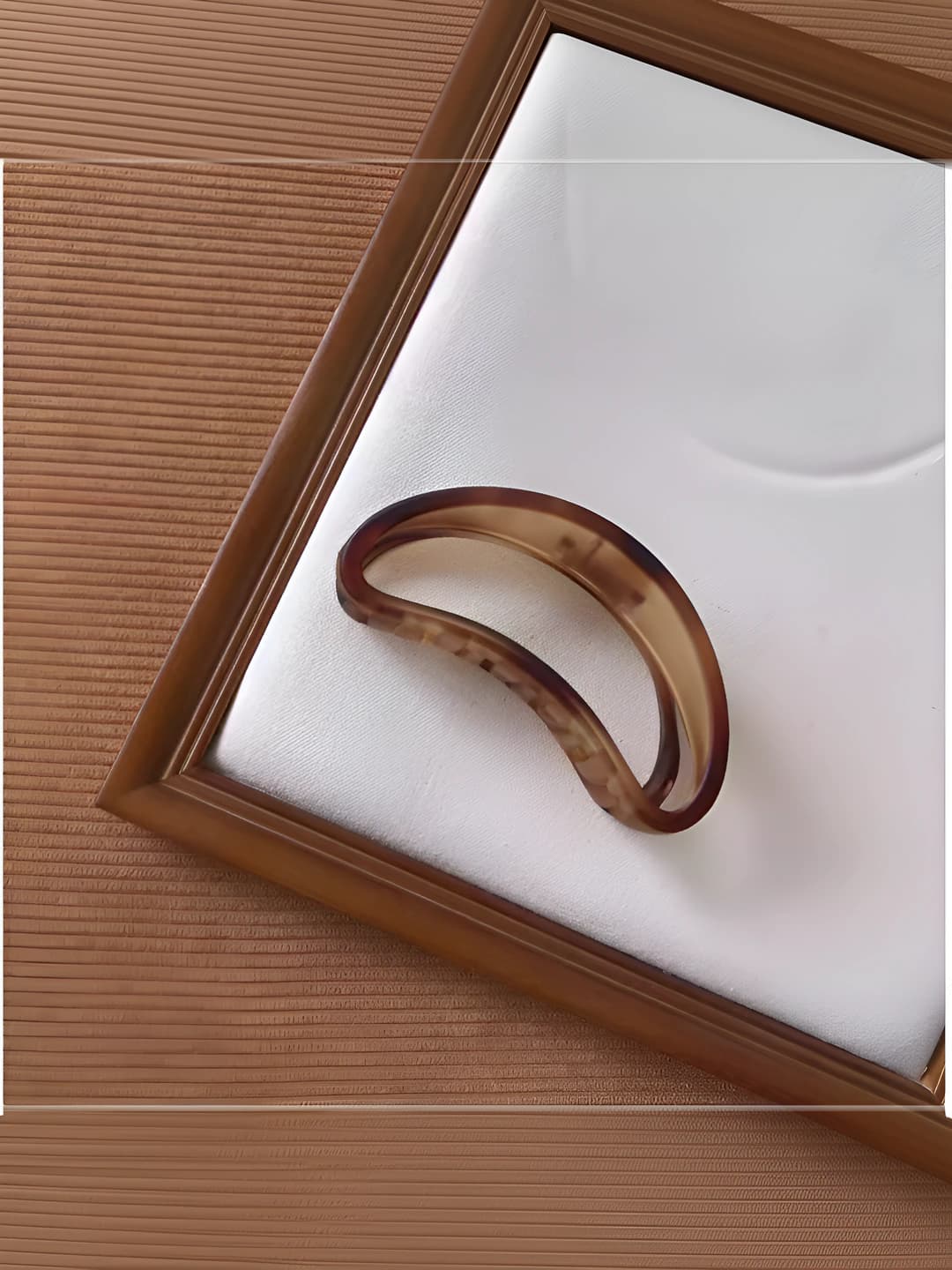 Tortoiseshell crescent clip, ~10CM