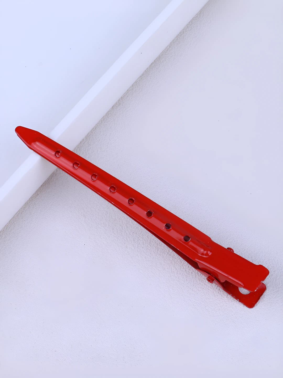 8-hole single prong clip red