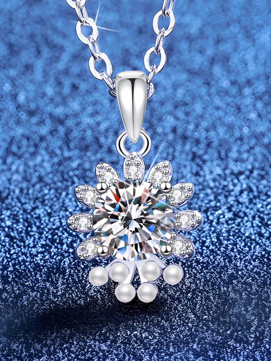 Women's 925 silver chain pendant necklace with moissanite and floral design element