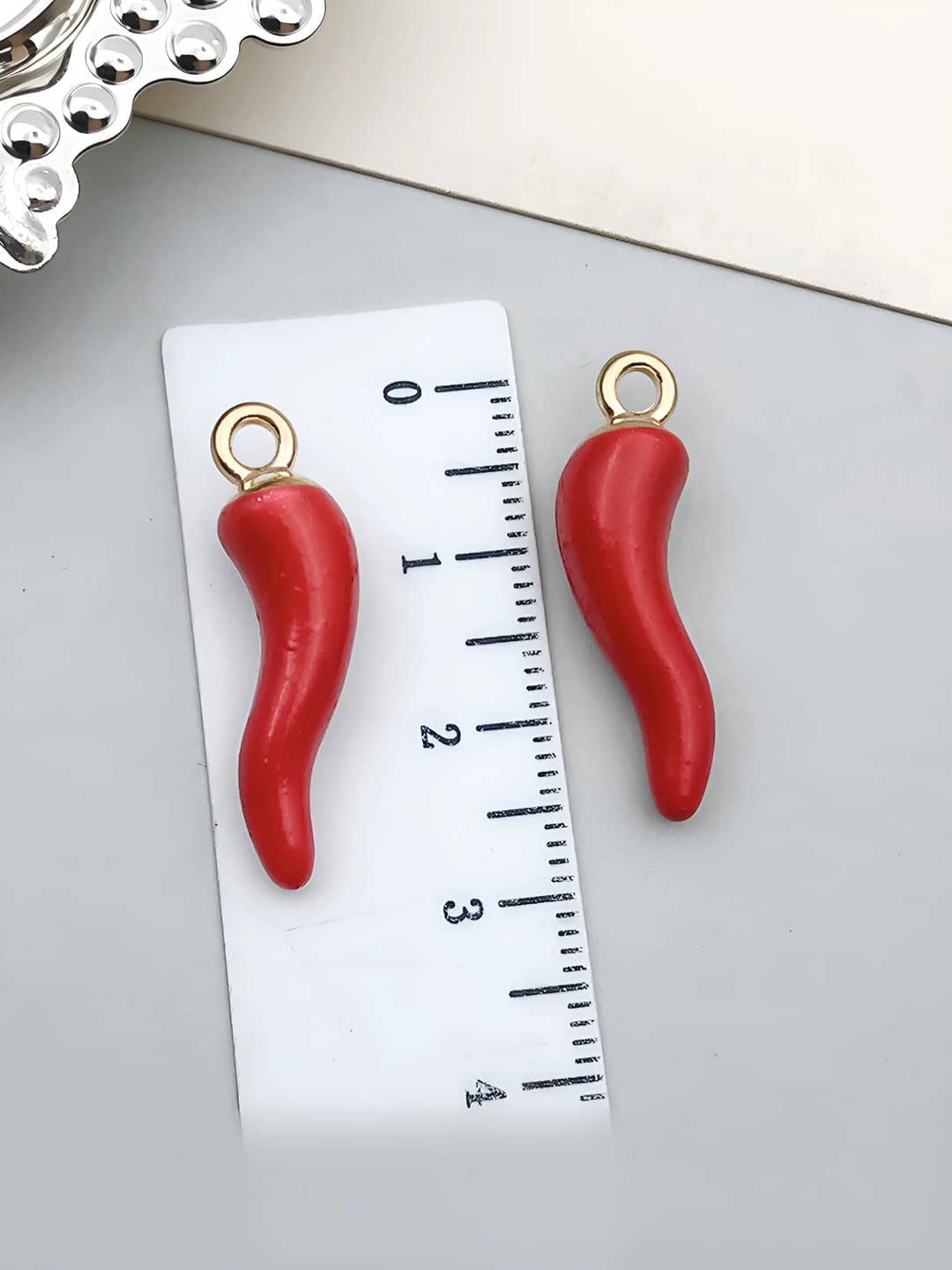 1 pc medium size red 3D pepper 27x8x7 mm - 3 g