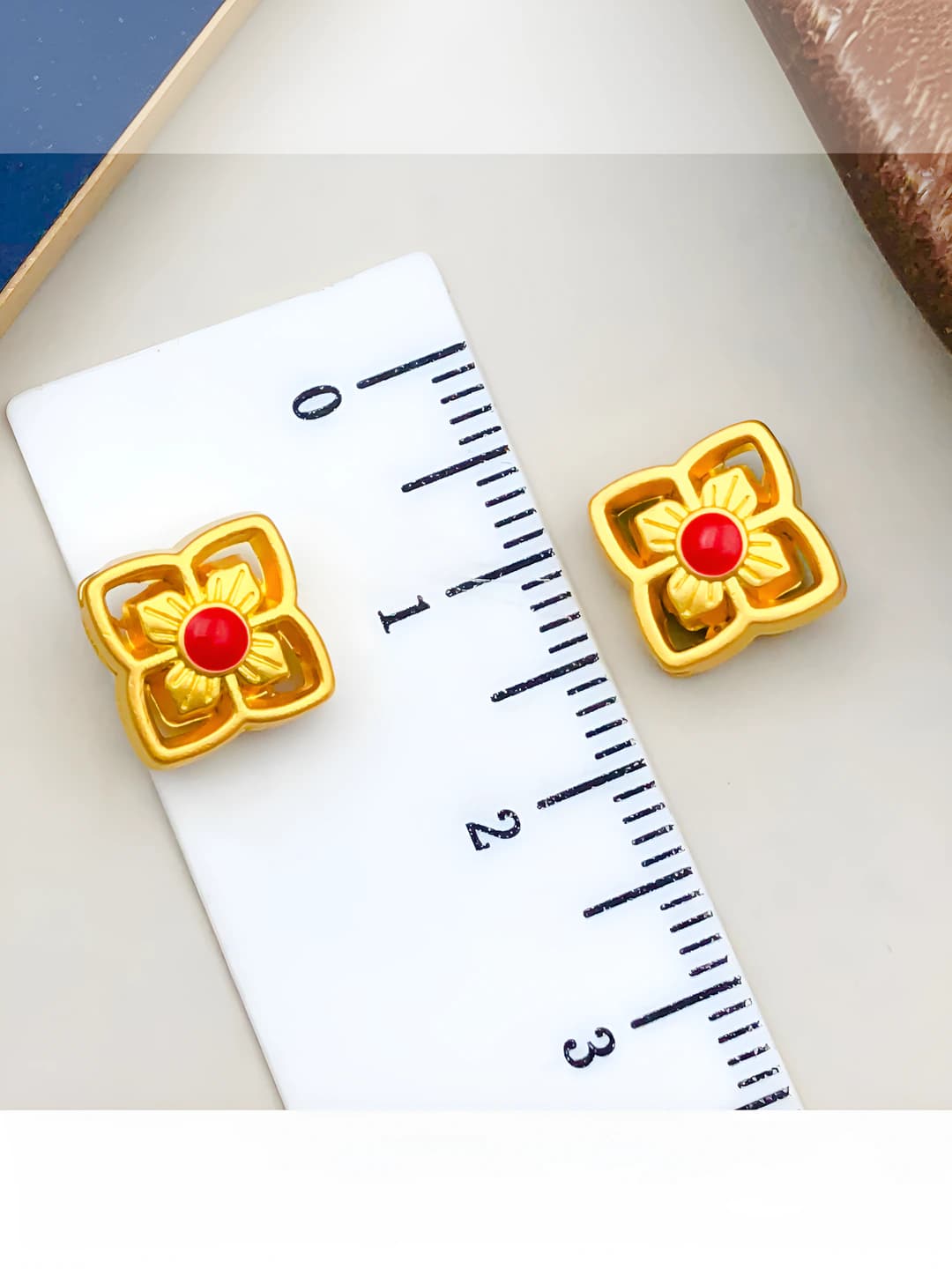 1 pc Red-blue, 11x11mm, 1.4g