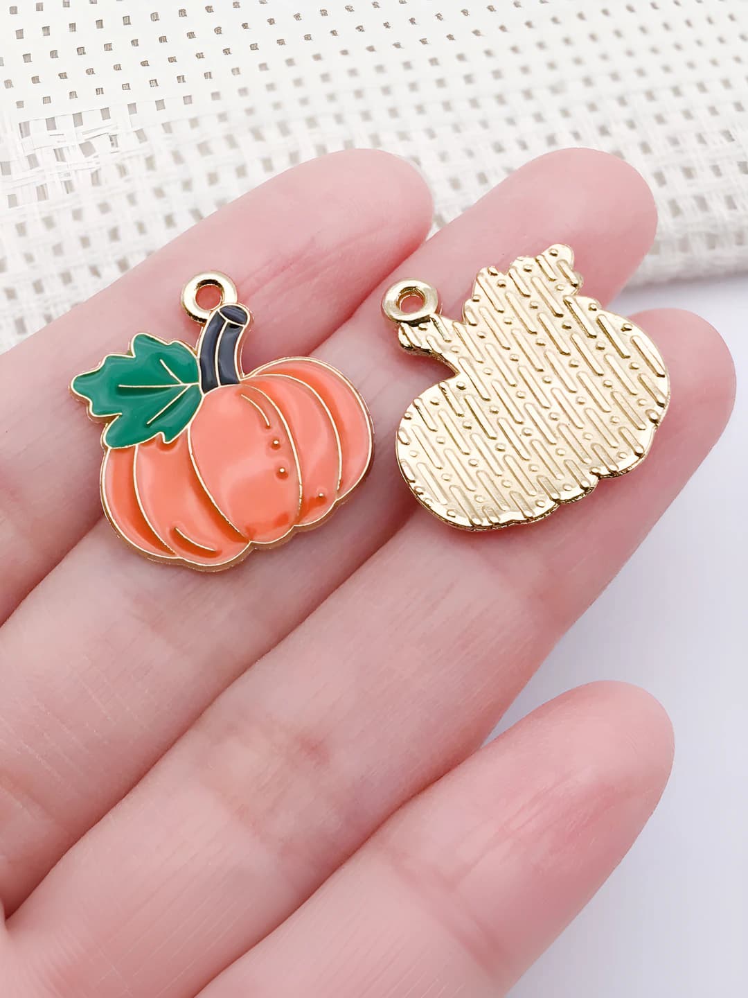 1 pc orange pumpkin and leaf 21x20x2mm-1.5g