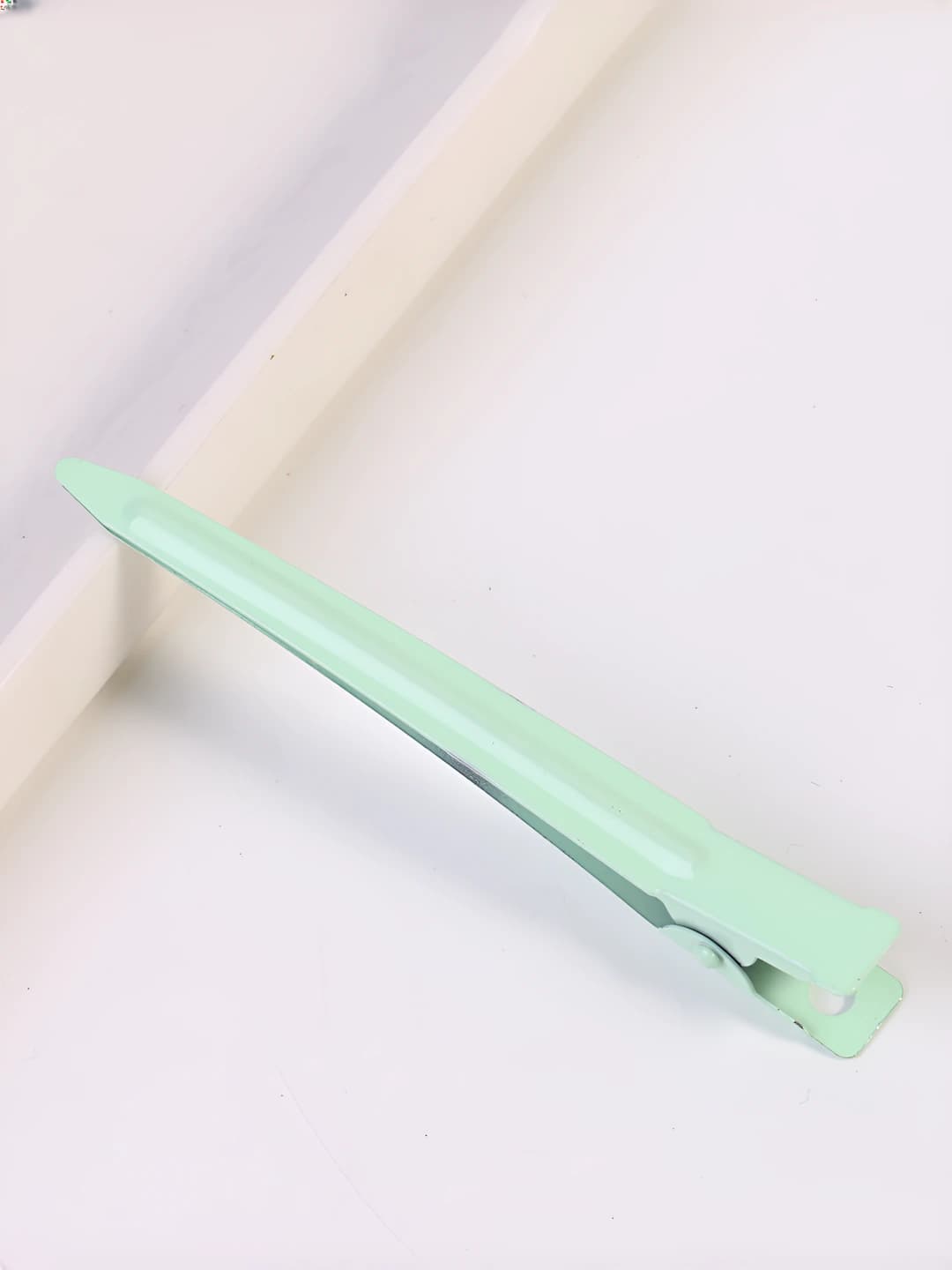 Light green pointed clip