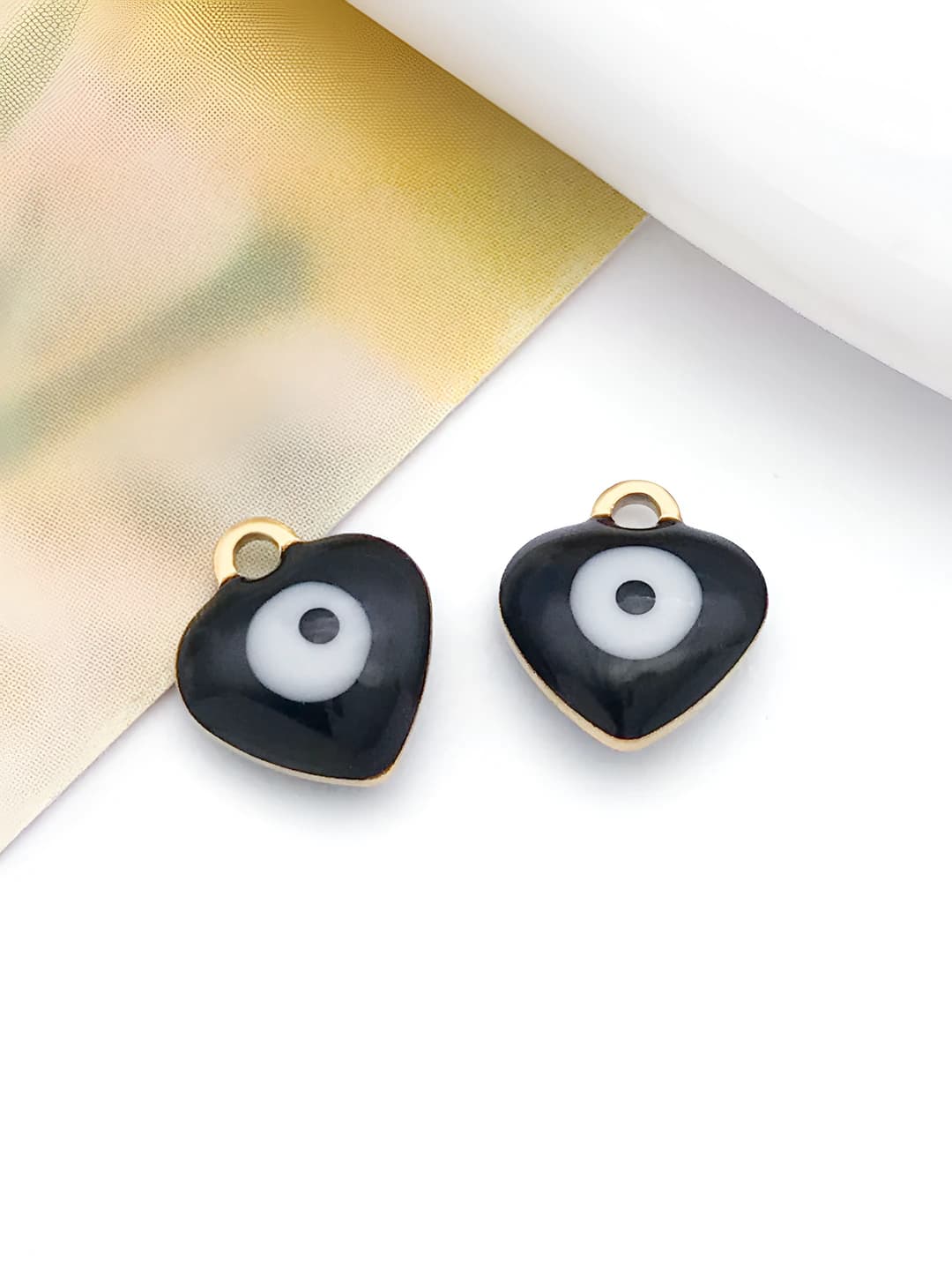 Gold, black heart, 8x9mm, 0.3g