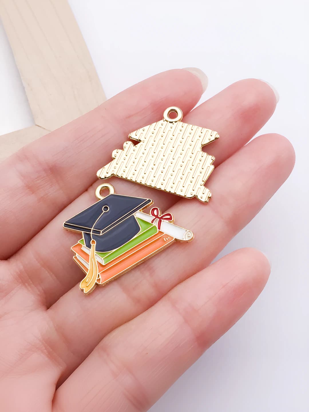 Белый, Книга, Шляпа выпускника, 21x25mm, 1.5g