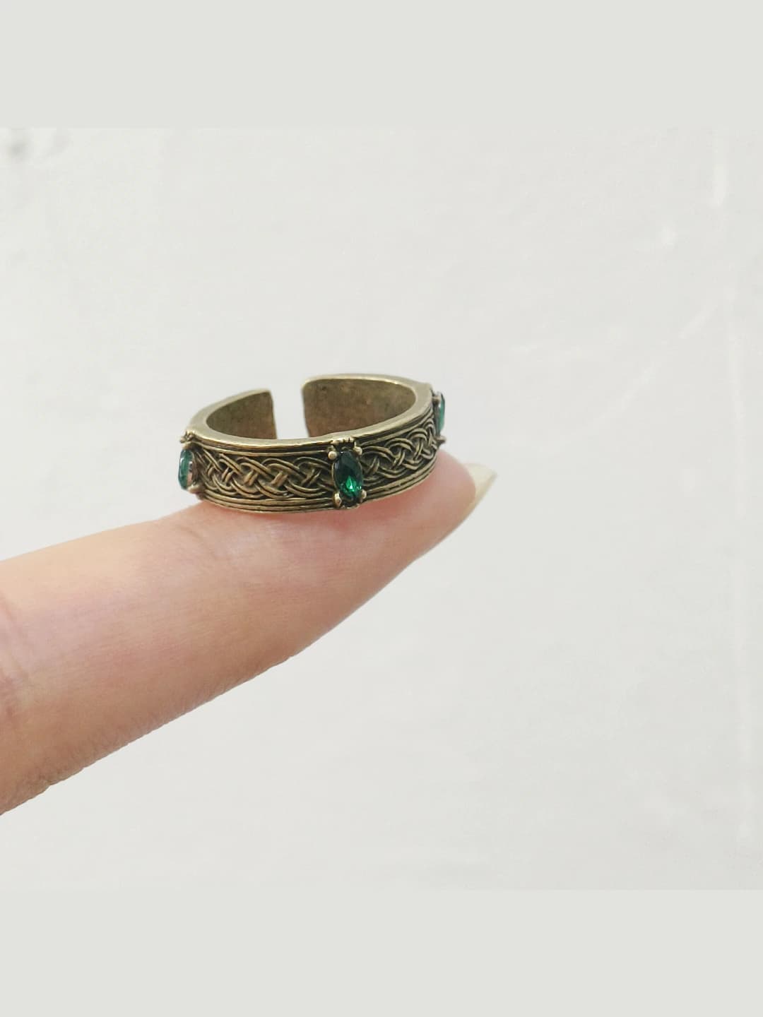 Vintage three green zircon ring