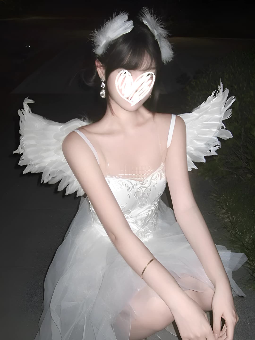 Main image 2-piece: clip+wings