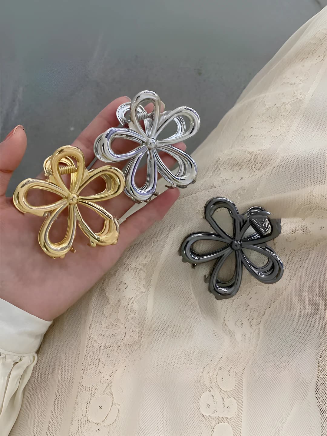 Ayollar uchun gullar shaklidagi metall soch toʻgʻnagʻichlari va taroqlar, koreys uslubida, oltin rangli