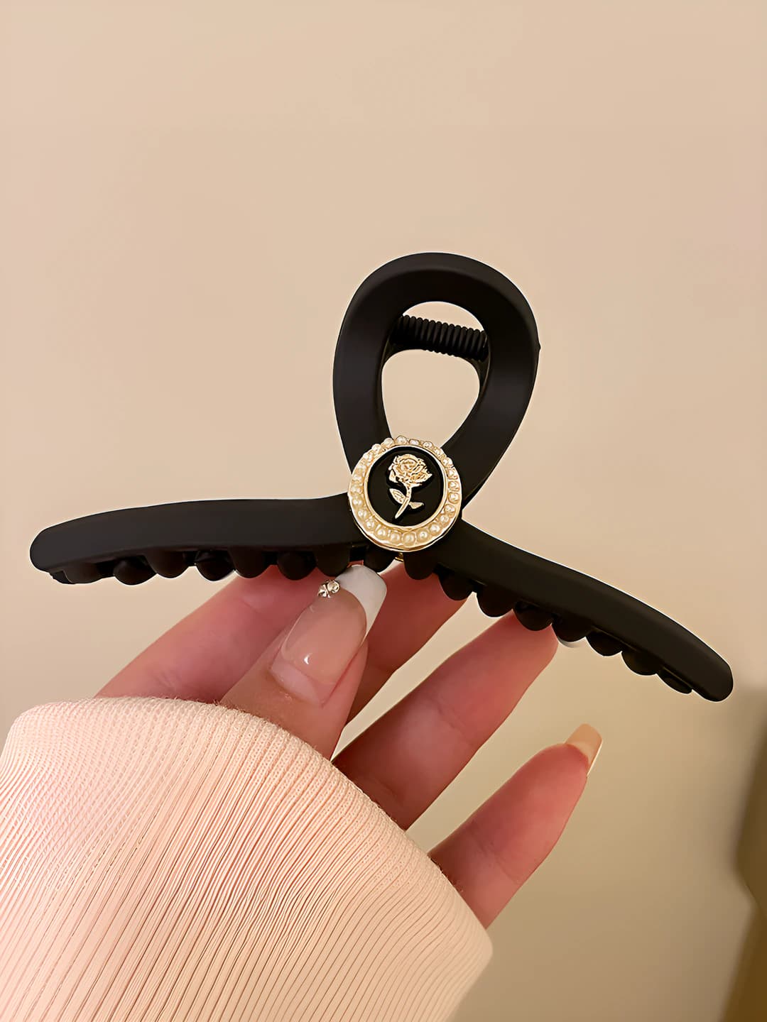 Black, matte, ~11 cm, rose, claw clip