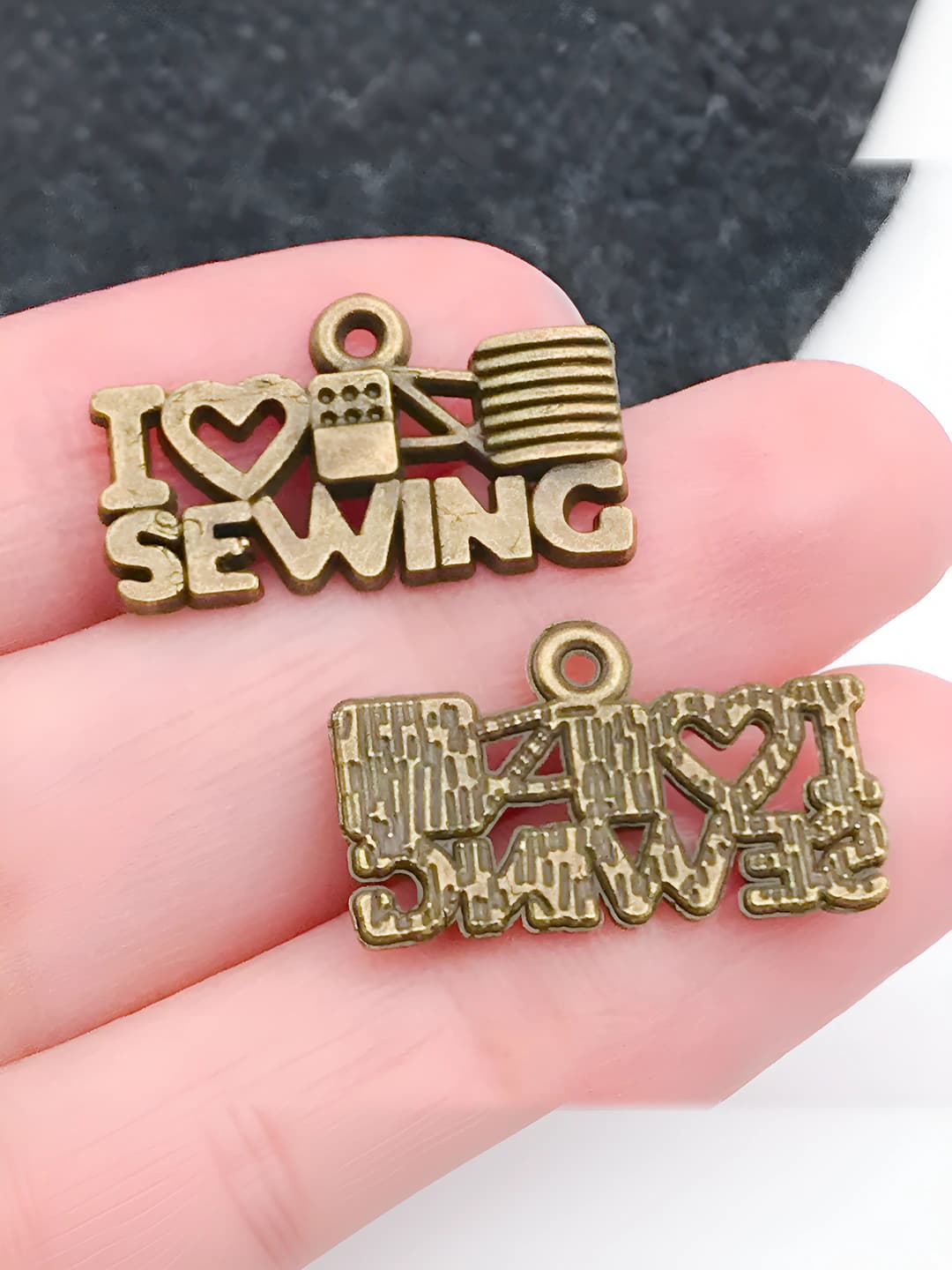 1 antique green letters - 21x12mm - 1.4g - 20263