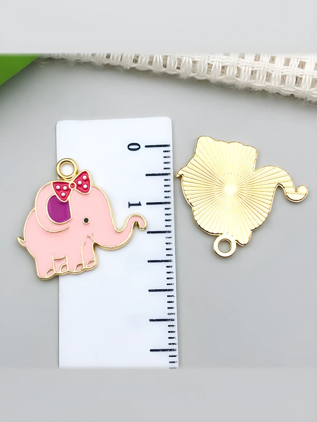 1 small pink bow elephant 23x20mm-1.2g